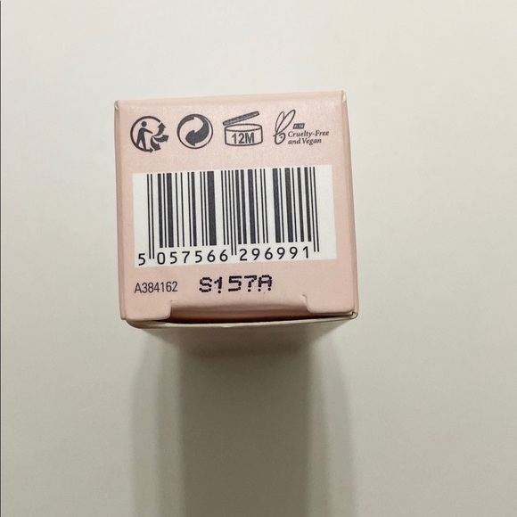 Makeup Revolution x Friends Lipstick - Rachel - Picture 7 of 7